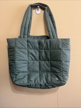 lululemon athletica Quilted Tote in Sage Green large